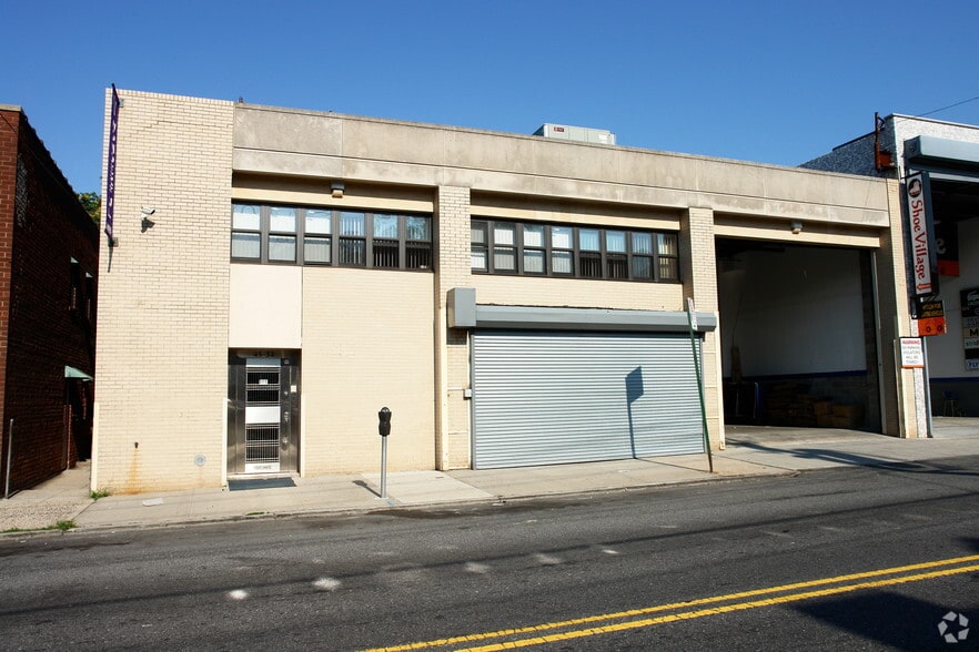 4532 162nd St, Flushing, NY for lease - Primary Photo - Image 1 of 16