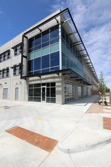 2115 N Scranton Way, Aurora, CO for lease - Building Photo - Image 2 of 9