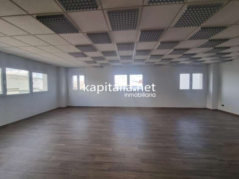 Industrial in Alicante for lease - Building Photo - Image 3 of 5