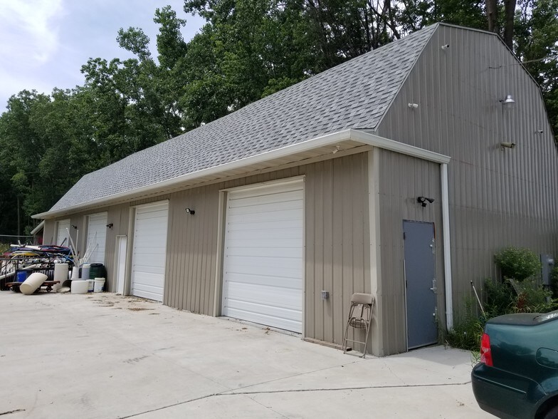 6112 Middlebelt Rd, Romulus, MI 48174