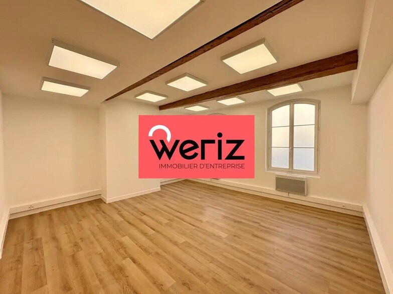 Office in Marseille for lease - Interior Photo - Image 1 of 5