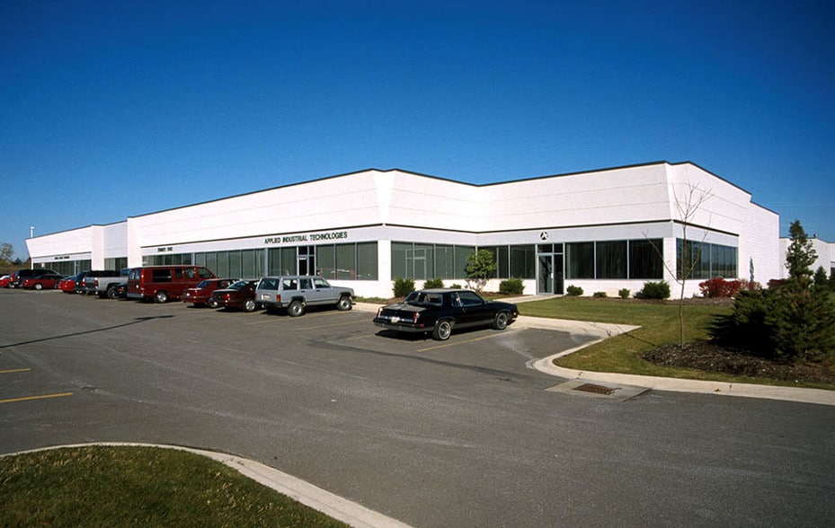 7670 First Pl, Oakwood Village, OH for lease - Building Photo - Image 3 of 7