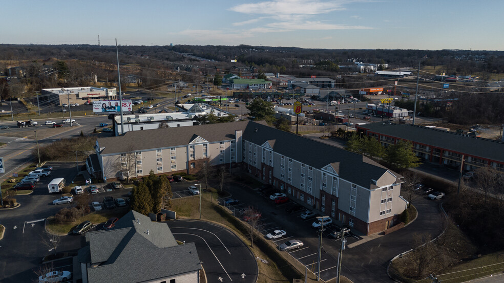 3910 Central Pike, Hermitage, TN for sale - Building Photo - Image 1 of 1