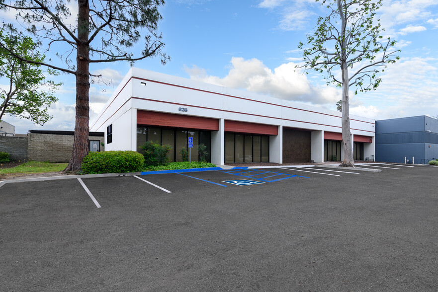 828 Via Alondra, Camarillo, CA for lease - Building Photo - Image 1 of 8