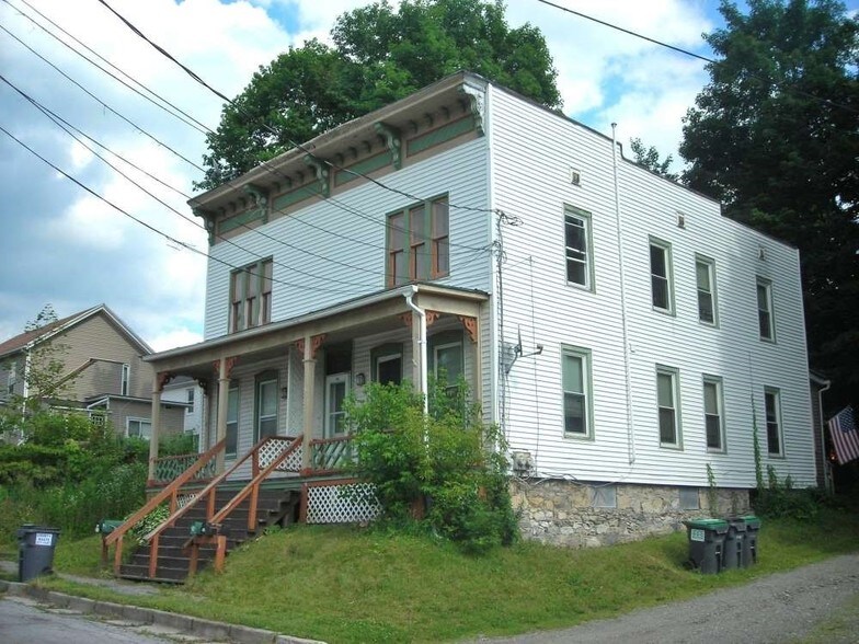 2628 Willow St, Hoosick Falls, NY 12090