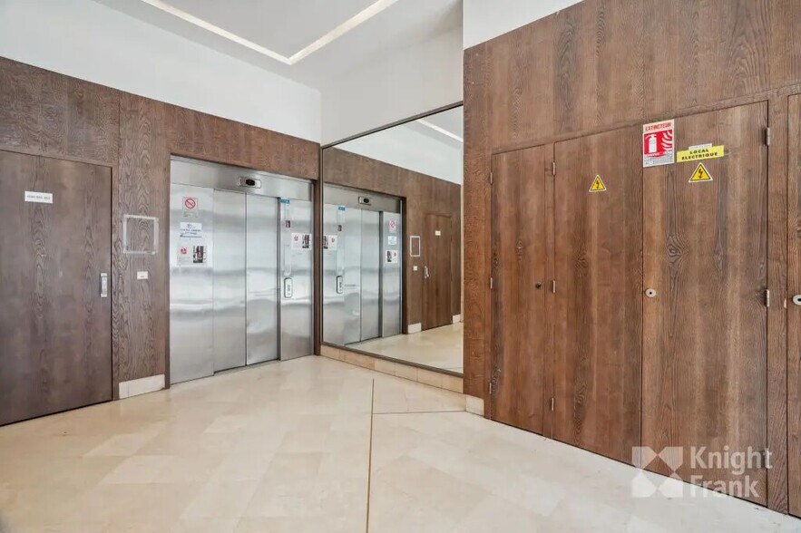 84 Bis Avenue Du Général Leclerc, Viroflay for lease - Lobby - Image 3 of 9