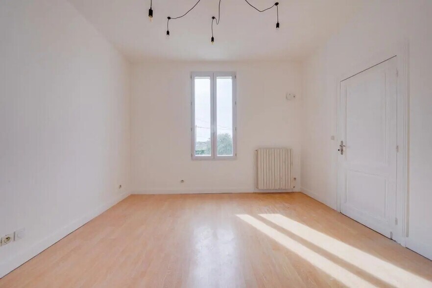 Office in Libourne for lease - Interior Photo - Image 3 of 8