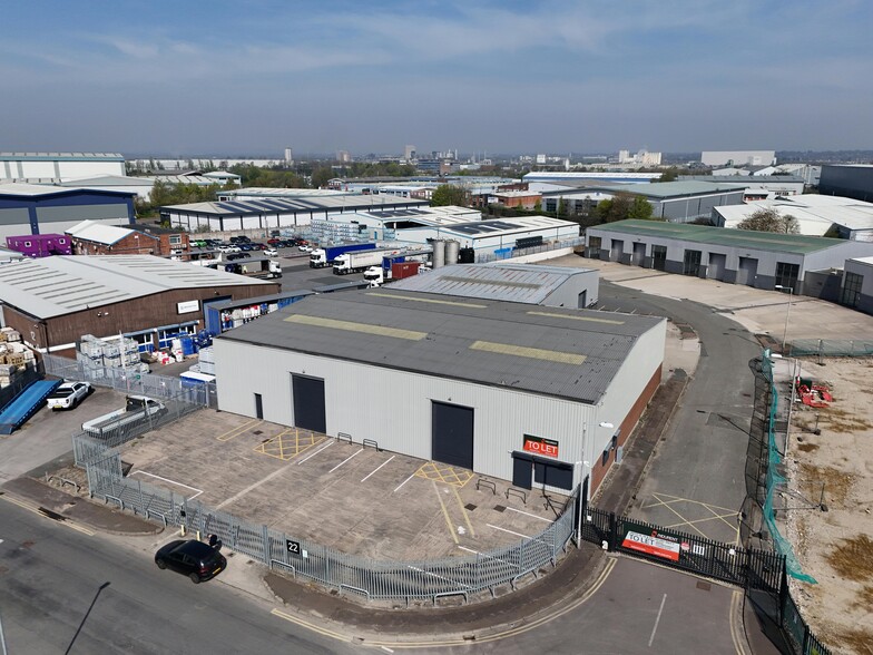 Severnside Trading Estate, Textilose Rd, Manchester for lease - Building Photo - Image 3 of 23