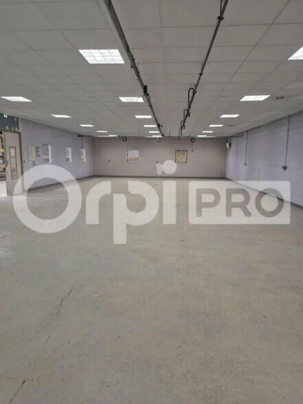 Industrial in Saint-Martin-sur-le-Pré for lease - Interior Photo - Image 2 of 6