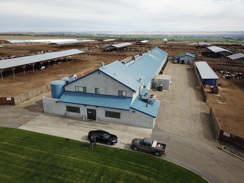 1400 Lewandowski Rd, Sunnyside, WA for sale - Building Photo - Image 3 of 9