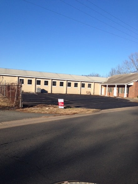 1117 Tyler St, Fredericksburg, VA for lease - Building Photo - Image 2 of 3