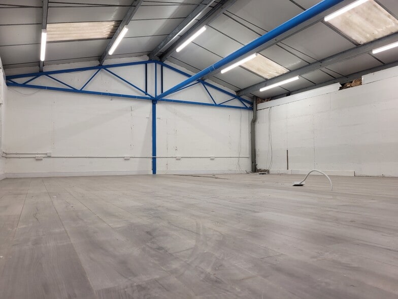 315 Drakemire Dr, Glasgow for lease - Building Photo - Image 2 of 7