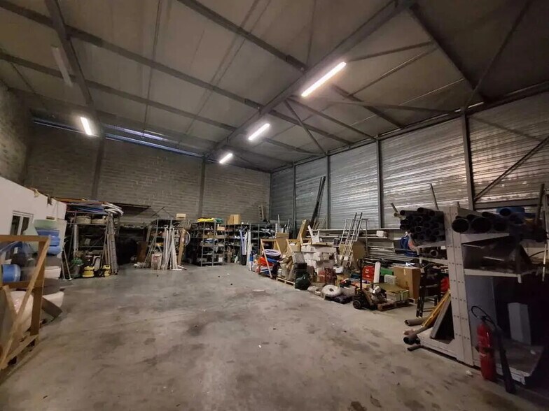 Office in Beychac-et-Caillau for lease - Interior Photo - Image 1 of 5