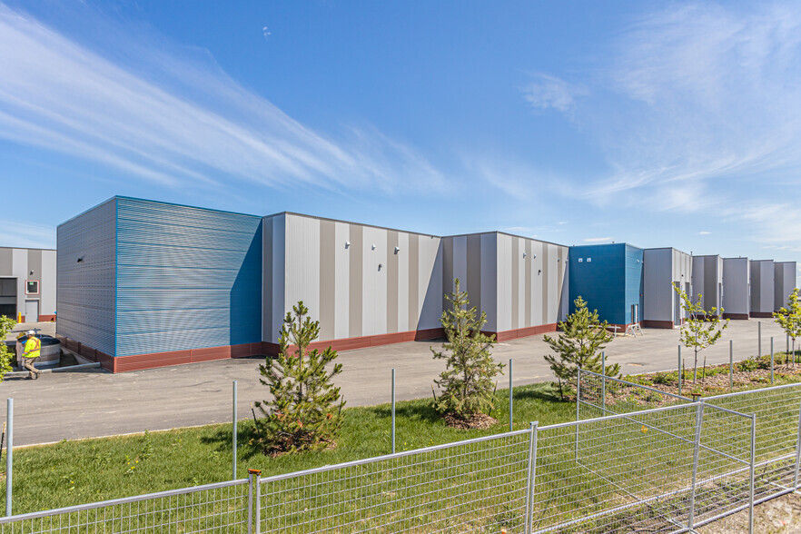 20304 109 Av NW, Edmonton, AB for sale - Building Photo - Image 2 of 9