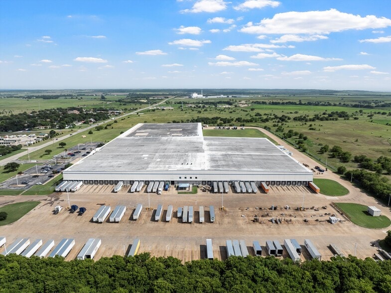 2055 S Main St, Mcgregor, TX for lease - Primary Photo - Image 1 of 10