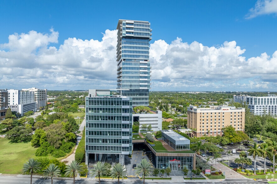 21550 Biscayne Blvd, Aventura, FL for lease - Building Photo - Image 3 of 36
