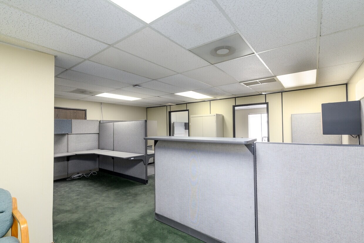 501 W Channel Islands Blvd, Port Hueneme, CA for lease Building Photo- Image 1 of 7