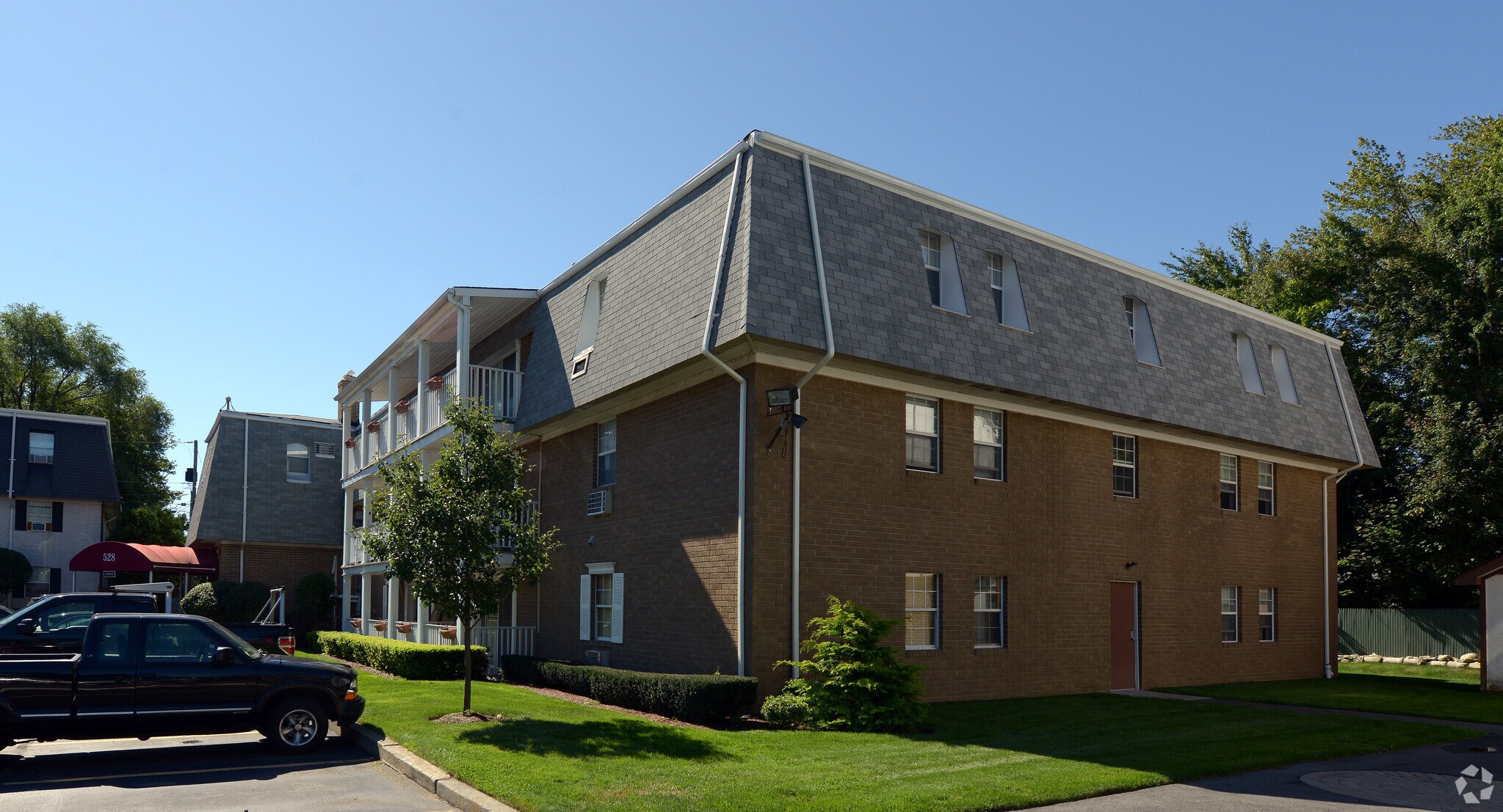 528 Smithfield Rd, North Providence, RI, 02904 Apartment Property For