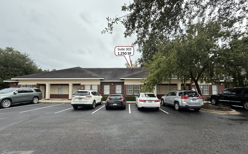 13453 N Main St, Jacksonville, FL for lease - Building Photo - Image 1 of 11
