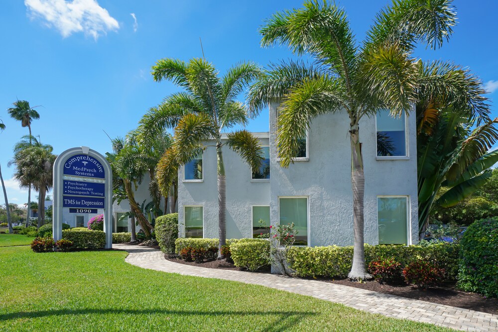 1090 S Tamiami Trl, Sarasota, FL for sale Primary Photo- Image 1 of 1