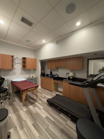 4633 Staples St, Corpus Christi, TX for sale - Building Photo - Image 3 of 9