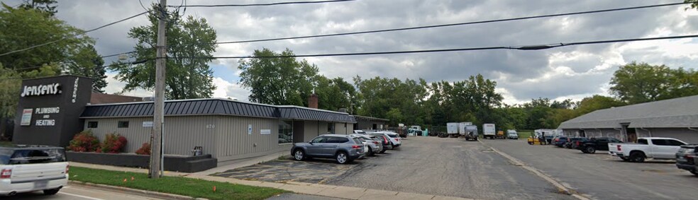 670 E Calhoun St, Woodstock, IL for lease - Primary Photo - Image 1 of 6