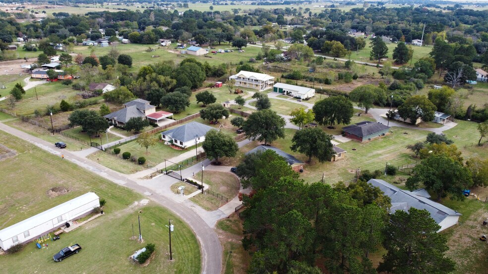 37515 Meadowview Dr, Pine Island, TX 77445