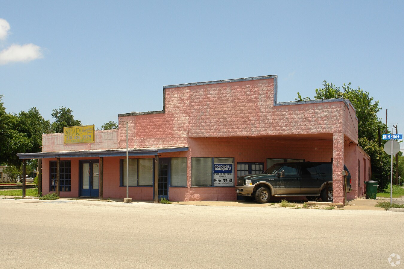 1002 18th St, Hondo, TX 78861