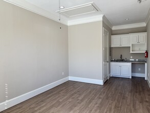 12262 Queenston Blvd, Houston, TX for lease Interior Photo- Image 2 of 7