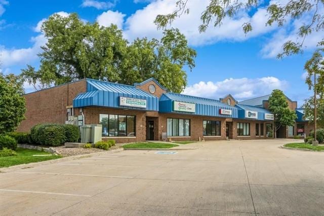 24-56 Sturgis Corner Dr, Iowa City, IA for lease - Building Photo - Image 2 of 5