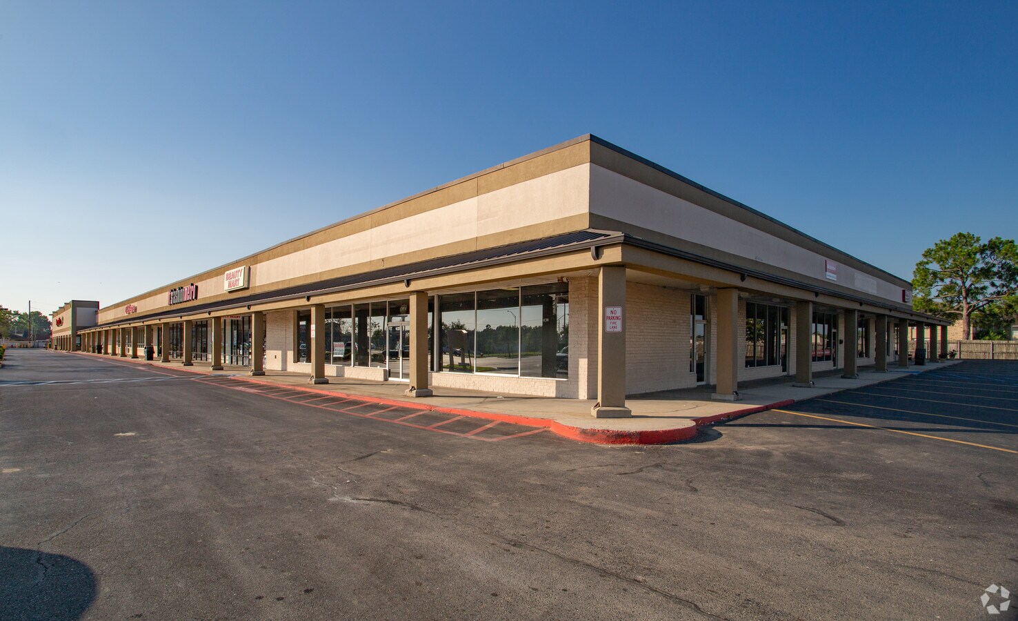 10221042 Westbank Expy, Westwego, LA 70094