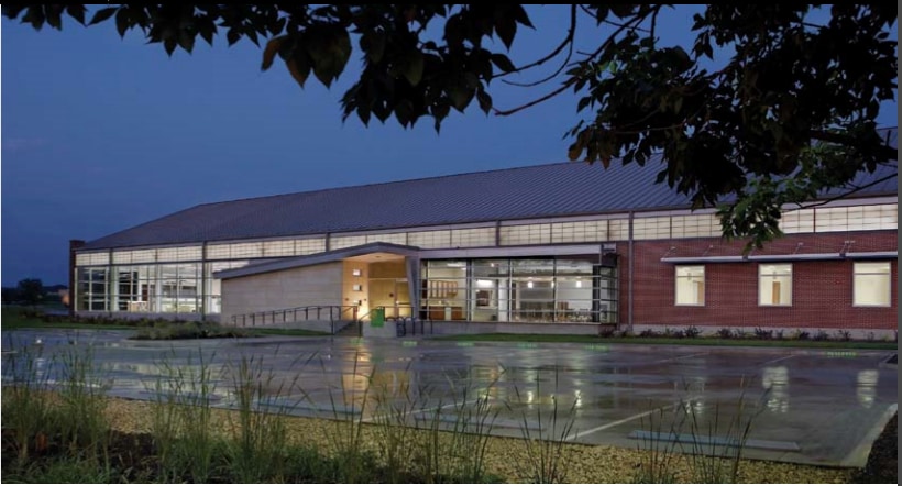 400 Ice Harbor Dr, Dubuque, IA for sale - Building Photo - Image 1 of 1