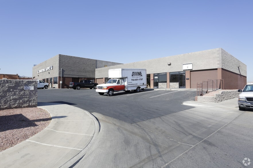 671 Middlegate Rd, Henderson, NV for lease - Primary Photo - Image 1 of 8