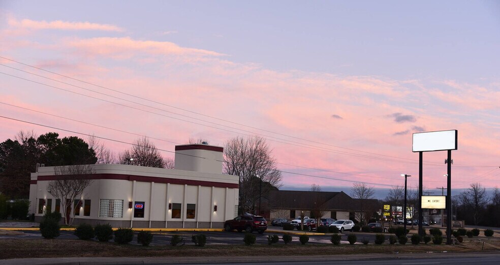 1608 W Beebe Capps Expy, Searcy, AR for sale - Building Photo - Image 1 of 1