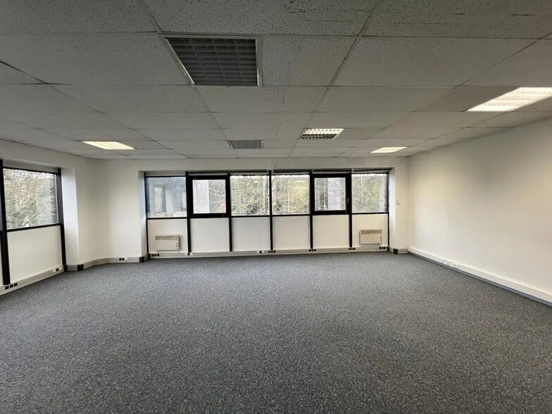 Office in Reims for lease - Interior Photo - Image 2 of 5