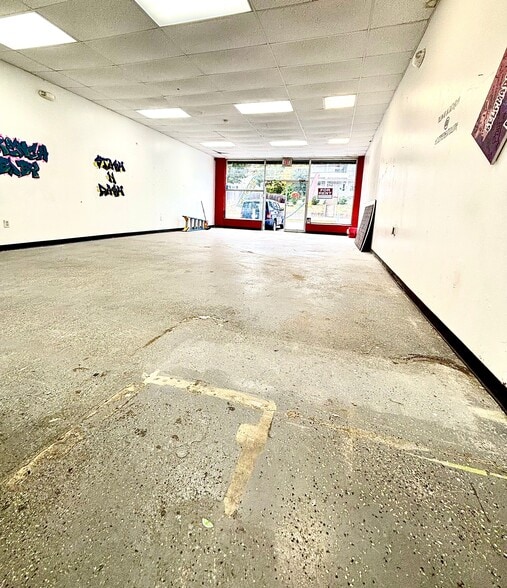 844 W Main St, New Britain, CT for lease - Building Photo - Image 2 of 9