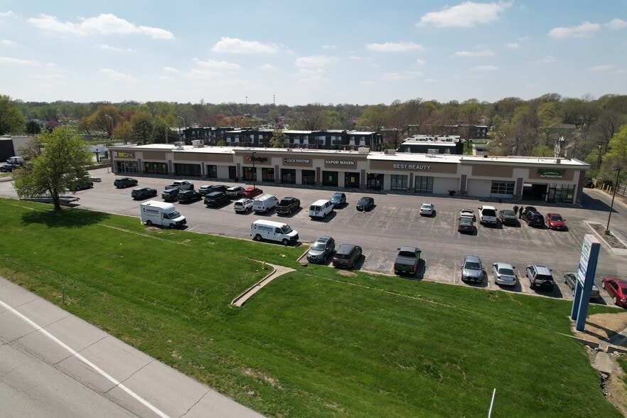 300-320 NE 291 Hwy, Lee's Summit, MO for lease - Building Photo - Image 1 of 4