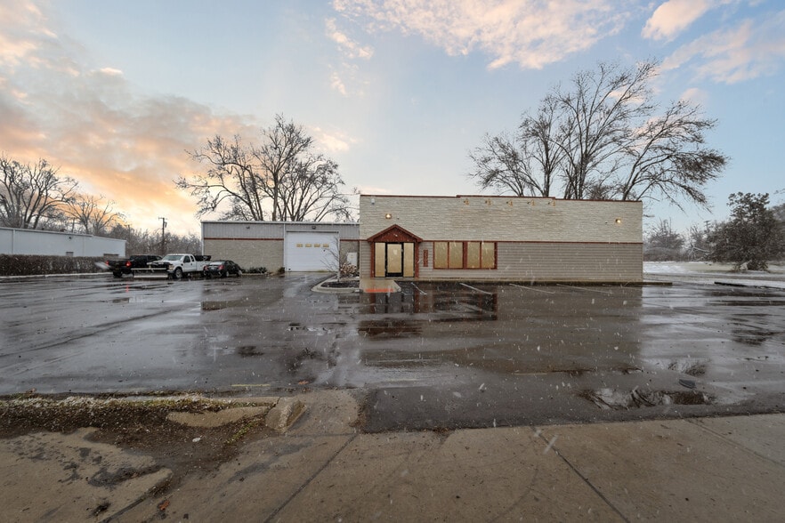 2502 E Michigan Ave, Ypsilanti, MI for lease - Primary Photo - Image 1 of 44
