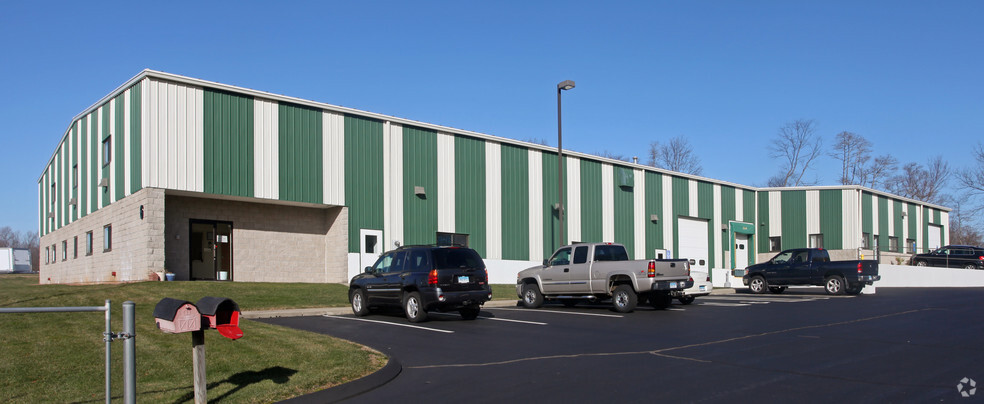 6 Sycamore Way, Branford, CT for lease - Primary Photo - Image 1 of 3