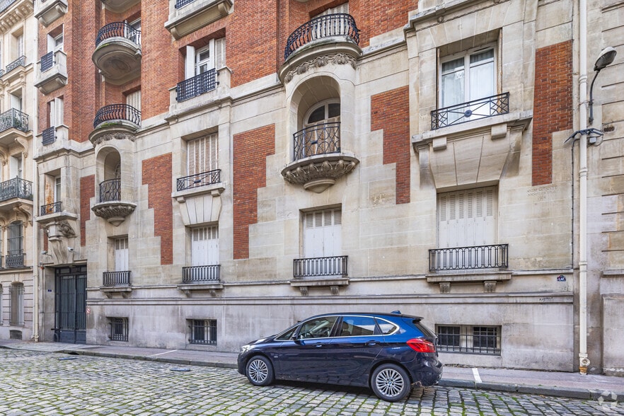 30 Avenue Marceau, Paris for sale - Building Photo - Image 3 of 9