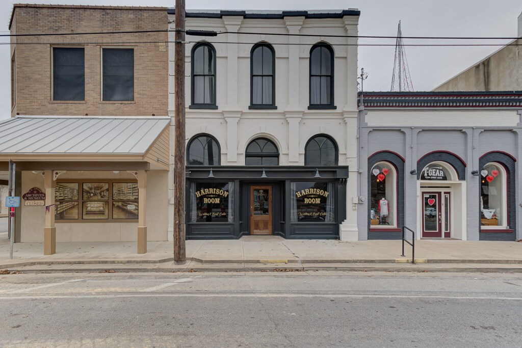 103 E North Main St, Flatonia, TX for sale Primary Photo- Image 1 of 1