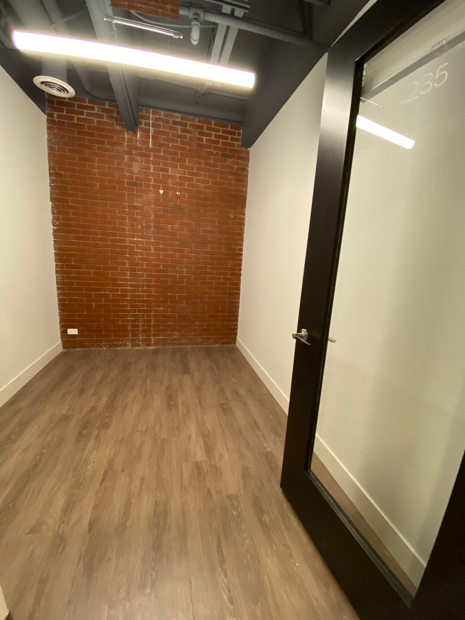 1035 Pearl St, Boulder, CO for lease Interior Photo- Image 1 of 2