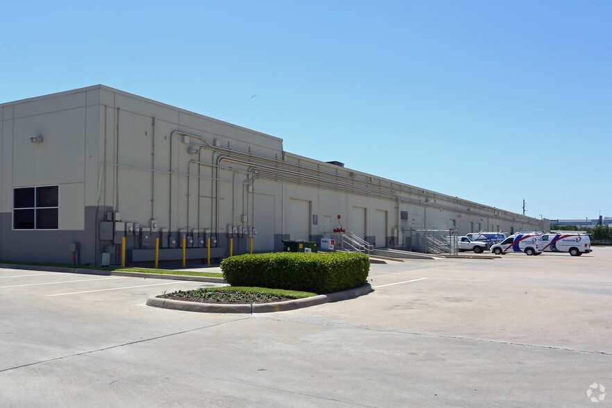 4321 W Sam Houston Pky N, Houston, TX for lease - Building Photo - Image 3 of 4