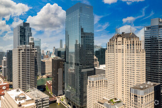 110 N Wacker Dr, Chicago, IL - AERIAL  map view