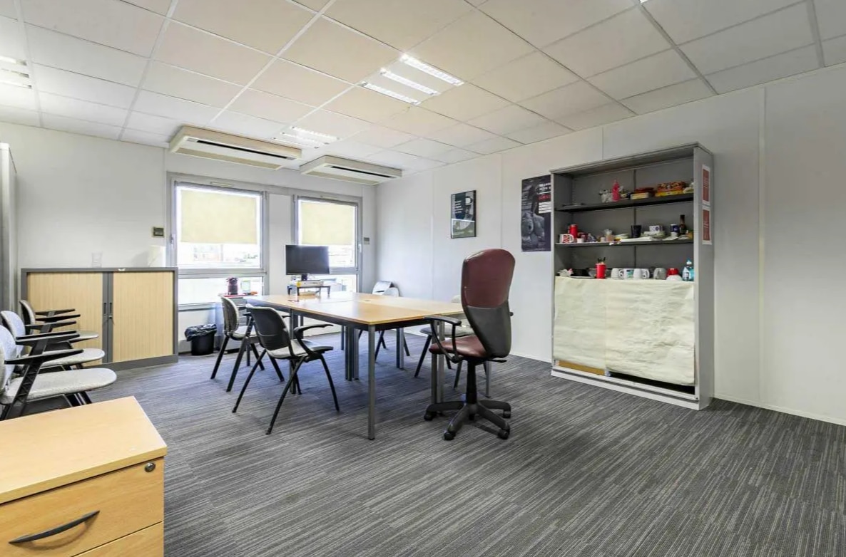 110 Rue Jules Guesde, Levallois-Perret, HDS 92300 - Unit 1 - - Interior Photo - Image 1 of 2