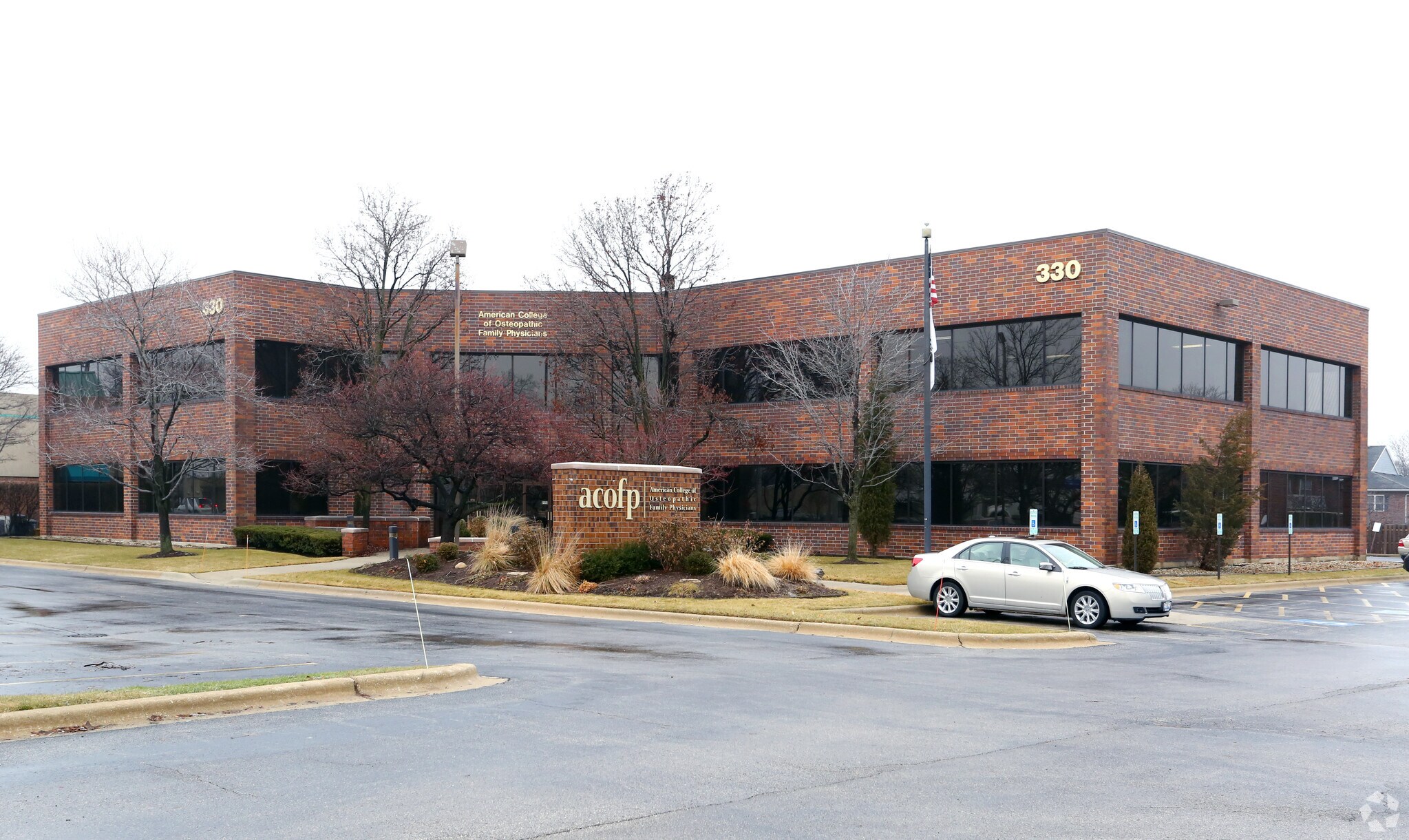 330 E Algonquin Rd, Arlington Heights, IL 60005 Office for Sale