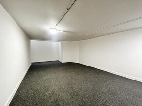 Rowbottom Sq, Wigan for lease Interior Photo- Image 1 of 7