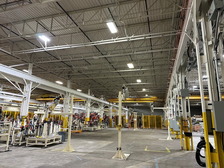 2050 Morrissey Ave, Warren, MI for sale - Building Photo - Image 2 of 12