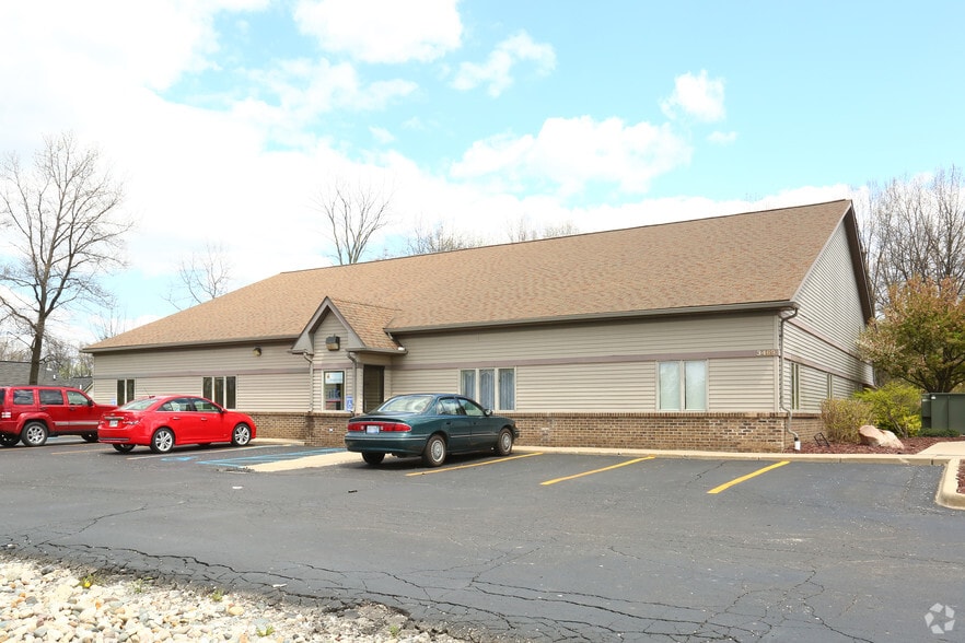 3471 E Grand River Ave, Howell, MI for lease - Primary Photo - Image 1 of 20