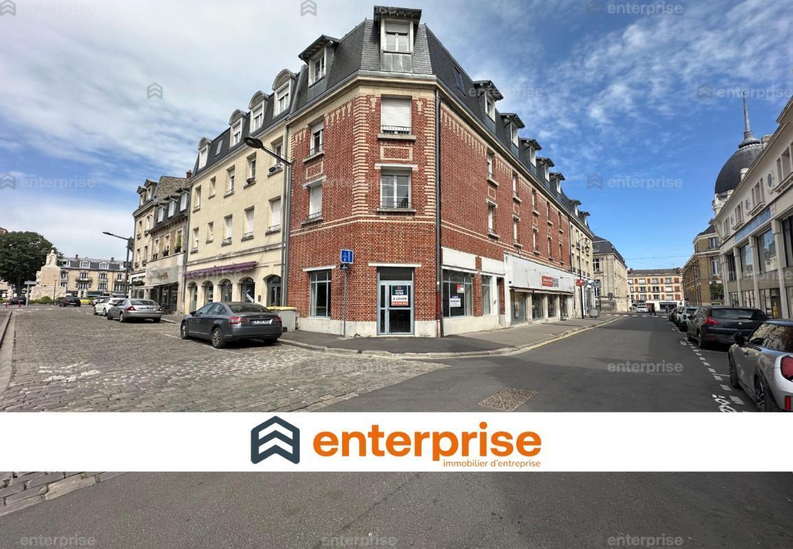 Retail in Amiens for lease Building Photo- Image 1 of 2